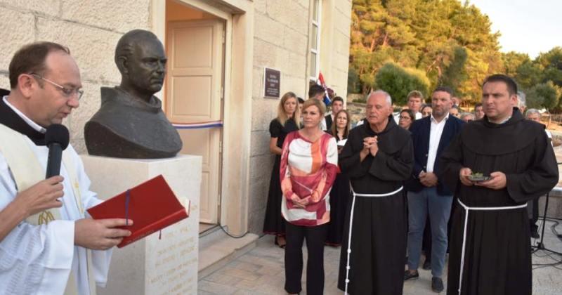 NE ZABORAVIMO MARTIROLOGIJ NEVINIH KLERIKA I DUHOVNIKA Samo u jednom danu, 7. veljače 1945., partizani su ubili 12 fratara, među njima i 80-godišnjeg starca na umoru