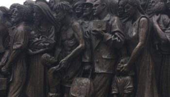 VATIKANSKA SKULPTURA POSVEĆENA MIGRANTIMA Pronašli smo i jednog Hrvata