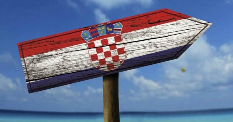 BOŽE, ČUVAJ HRVATSKU Situacija u Hrvatskoj nije onakva kakvu svi priželjkujemo, ali iako nije idealna, naša je, volimo je