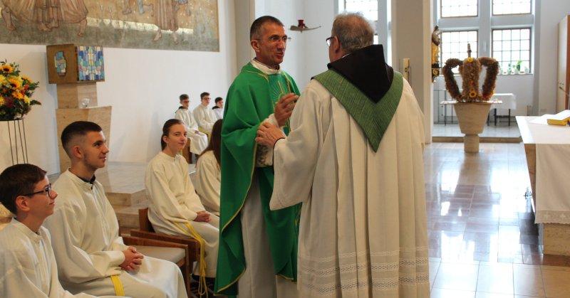 U SINDELFINGENU Misno slavlje i dobrodošlica novom župniku fra Ivanu Škopljancu-Mačini