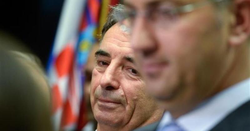 KOMENTAR Crkva i svećenici u ozračju 'kiselih krastavaca' i ima li taj Plenković kažiprst?