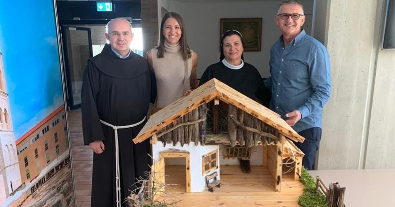 BOŽIĆNE JASLICE SLAVKA I TEREZE RUPČIĆ Krasit će nove misijske prostorije Hrvatske katoličke misije Luzern u Švicarskoj