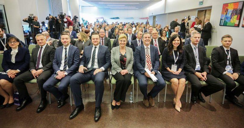 U ZAGREBU ZAVRŠENA KONFERENCIJA MEETING G2.5 - GRADIMO POSLOVNE MOSTOVE Hrvatski poduzetnici iz Kanade žele vlastita iskustva rada prenijeti u Hrvatsku