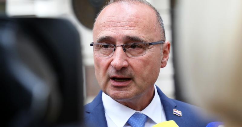 VELIČANJE AGRESIJE NA RH I VUKOVAR U Novom Sadu spomen ploča generalu JNA Mladenu Bratiću, reagirao HDZ i ministar Grlić-Radman