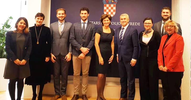 DOGOVORI O PROJEKTIMA I SURADNJI U MINISTARSTVU POLJOPRIVREDE Državni tajnik Tugomir Majdak s predstavnicima Američke gospodarske komore pri EU