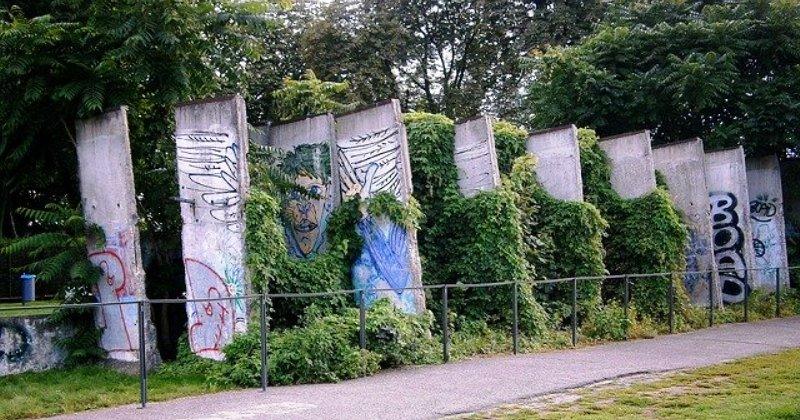 2019. JE DOČEKALA 30-U GODIŠNJICU PADA BERLINSKOG ZIDA Simbol hladnoratovske podjele Njemačke, konačno je pao 9. studenog 1989.