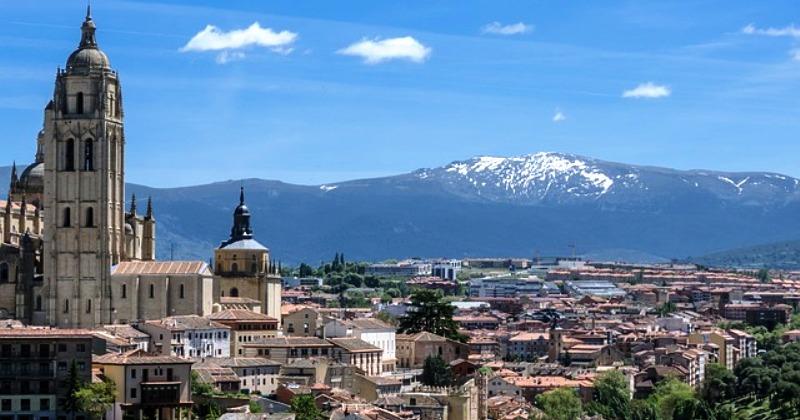 OTVORENA BIRALIŠTA Španjolci počeli izlaziti na prijevremene parlamentarne izbore