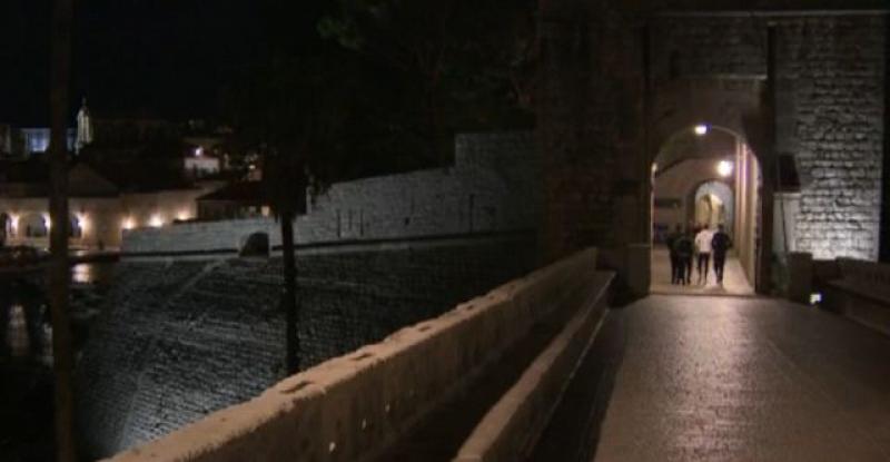 (VIDEO) NAPRAVLJEN NEOBIČAN GLAZBENI BROJ Poslušajte kako zvuči neprospavana noć u dubrovačkoj povijesnoj jezgri u srcu sezone
