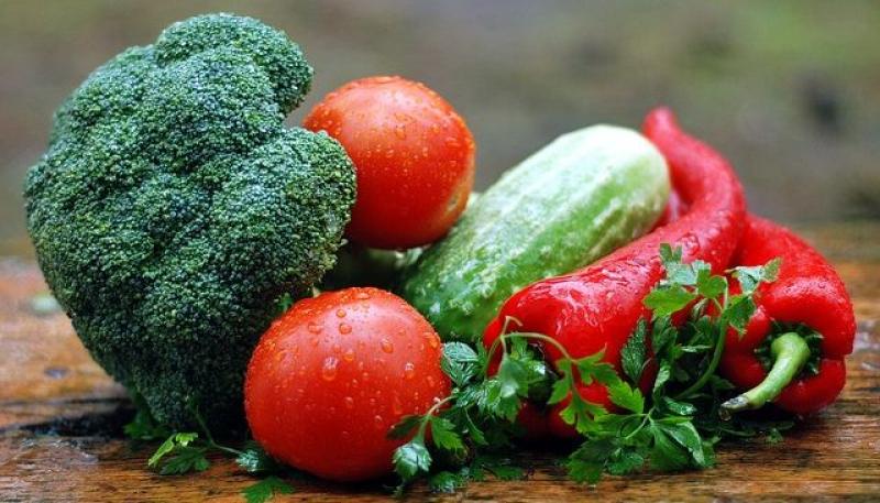 ŠTO JEDEMO Najzdravije voće i povrće ima i najviše pesticida! Pogledajte kojih 12 namirnica ima najviše otrova