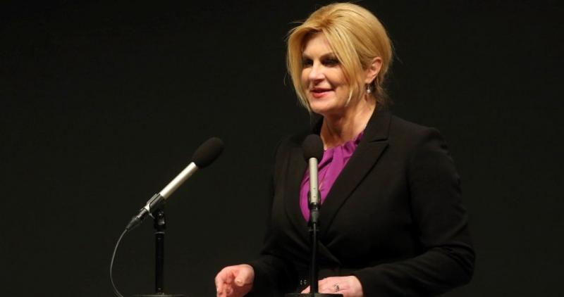 PREDSJEDNICA ODGOVORILA NA NAPADE MEDIJA Opet ću zapjevati i nemam se namjeru nikome ispričavati zbog toga!