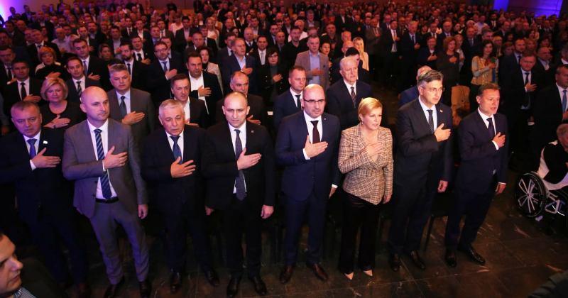 SDA žestoko napao Grabar-Kitarović zbog objave Praljkove fotografije