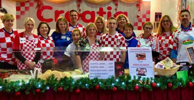 (FOTO) ADVENT U LUKSEMBURGU Hrvatski štand posjetio i luksemburški premijer Xavier Bettel