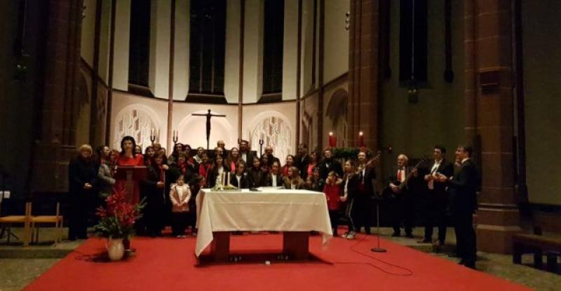 (VIDEO) PETI TRADICIONALNI BOŽIĆNI KONCERT I premijera klape Tavileo u Düsseldorfu