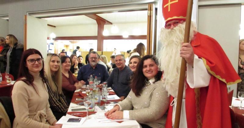 PROSLAVILI SMO NIKOLINJE U BAD CANNSTATT/FEUERBACHU Djeca su pjesmom i recitacijama dozvala svetog Nikolu