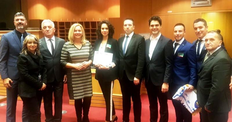 LOŠINJ PREUZEO PRIZNANJE I ZASTAVU ZA EUROPSKI OTOK SPORTA 2020. Čestitamo!