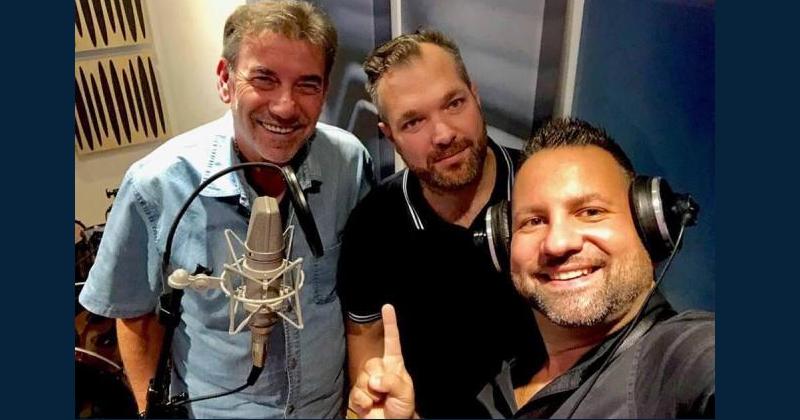 ŠKUGOR, CAPO I LIMA OBRADILI VELIKI HIT TRAGIČNO PREMINULOG SPLITSKOG PJEVAČA KARLA JURČEVIĆA Daj mi vina da se napijem - Poslušajte!