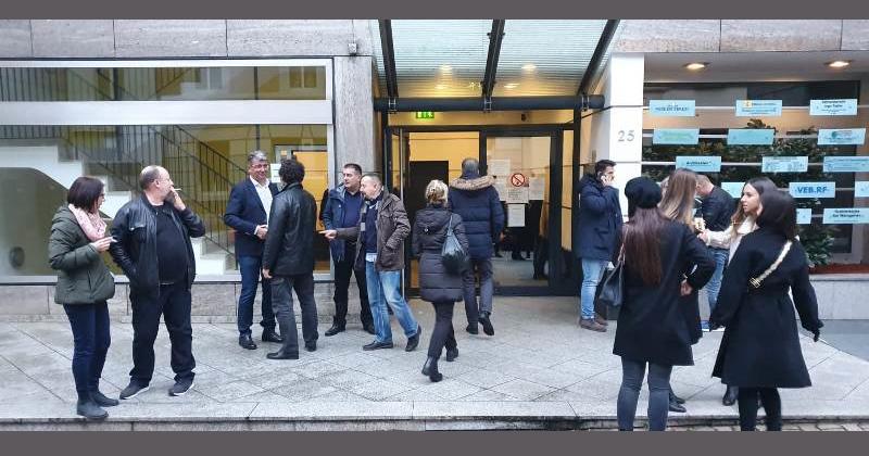 REPUBLIKA HRVATSKA BIRA PREDSJEDNIKA/CU Izuzetno velika izlaznost na biračkim mjestima u Frankfurtu, Münchenu i Düsseldorfu, zabilježena razočarenja i nezadovoljstva