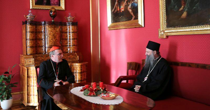 BOŽIĆNE PORUKE PRAVOSLAVNIM VJERNICIMA 'Prevladavanje distance među ljudima i darivanje najvažniji su za kršćane'