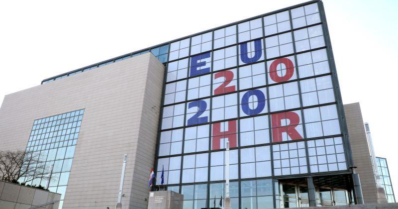 ZAGREB DANAS DOMAĆIN 'EUROPSKOJ VLADI' Dolaze svi povjerenici Europske komisije, službeno počinje predsjedanje Vijećem EU-a