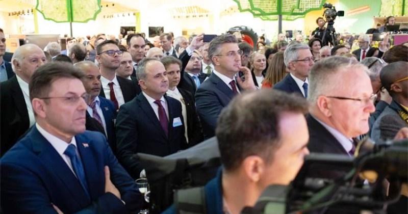 PLENKOVIĆ U BERLINU OTVORIO NAJVEĆI MEĐUNARODNI POLJOPRIVREDNI SAJAM 'ZELENI TJEDAN' Ove godine očekuje se rekordna posjećenost