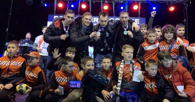 DOČEK SREBRNIH RUKOMETAŠA U MOSTARU Marino Marić: Hvala od srca što je cijela Hercegovina večeras ovdje