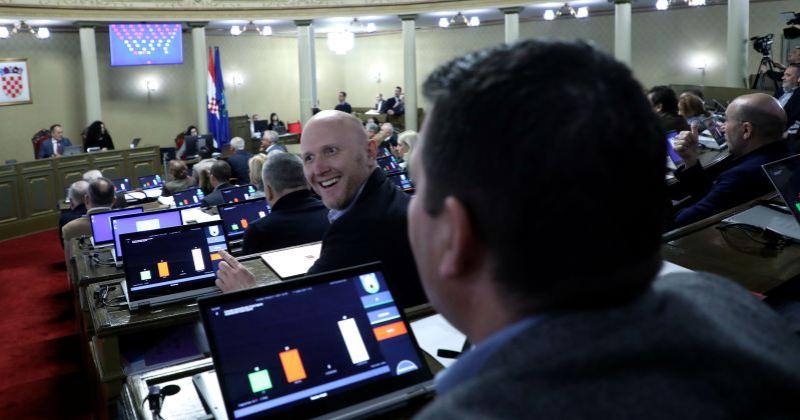 (VIDEO) PAO BANDIĆEV GUP U SKUPŠTINI 'HDZ pokazao da drži do principa, ostaje u koaliciji'