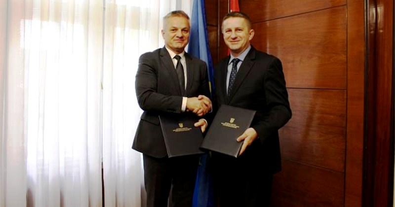 U SREDIŠNJEM DRŽAVNOM UREDU ZA HRVATE IZVAN RH Potpisan Sporazum o suradnji s Institutom Ivo Pilar