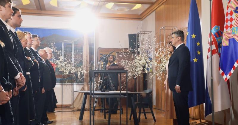 MILANOVIĆ PREUZEO DUŽNOST PREDSJEDNIKA REPUBLIKE HRVATSKE Ne kani biti korektivni nego konstruktivni faktor te poručio da će uložiti 'sve što ima i zna'