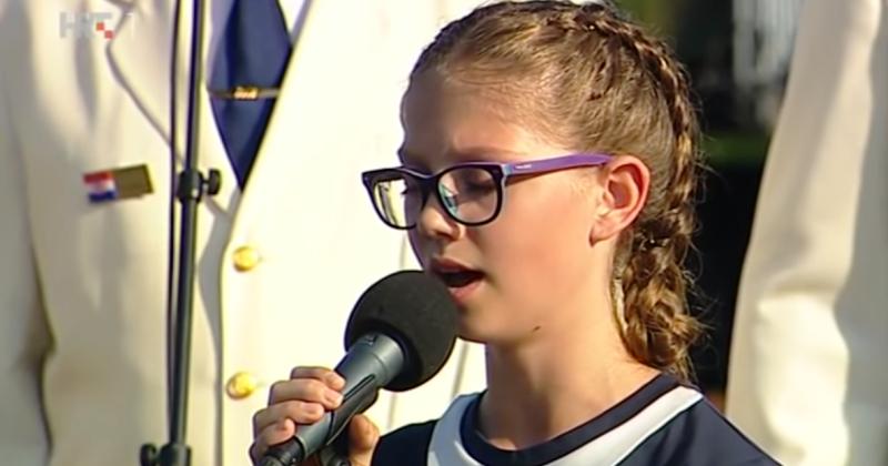 SJETIMO SE 2015. GODINE Mia Negovetić i klapa Sveti Juraj pjevaju Lijepu našu na svečanom vojnom mimohodu u Zagrebu