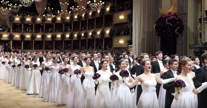 (VIDEO) OTVOREN TRADICIONALNI BEČKI BAL MOĆNIH I BOGATIH Pogledajte ples debitanata, mladih parova iz jedanaest država, među uzvanicima i jedan hrvatski ministar