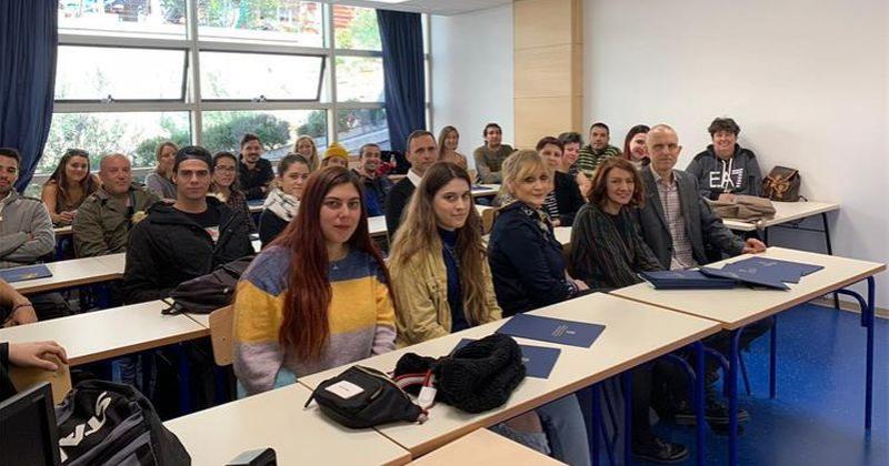 STIPENDIJE ZA UČENJE HRVATSKOG JEZIKA Na tečaj u Splitu upisano 29 potomaka hrvatskih iseljenika iz Južne Amerike