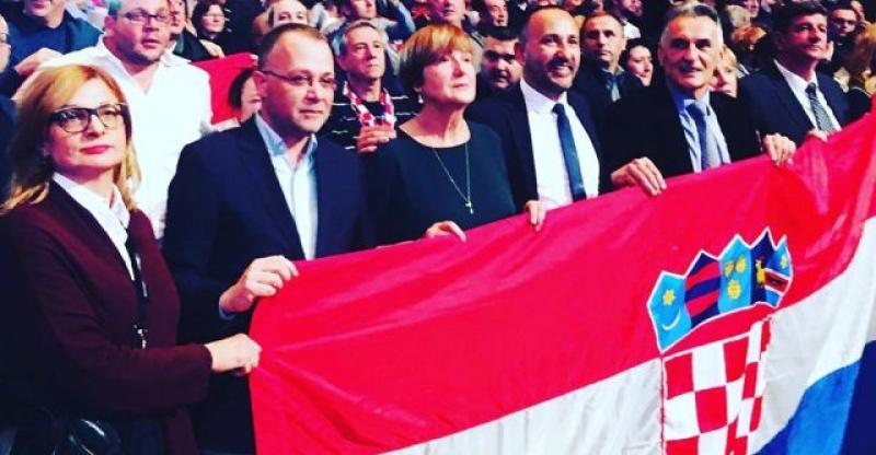 RUŽA TOMAŠIĆ UZ BUKET DOBILA I PRIJETEĆE PISMO 'Udbašico Bosanka, ima da...'