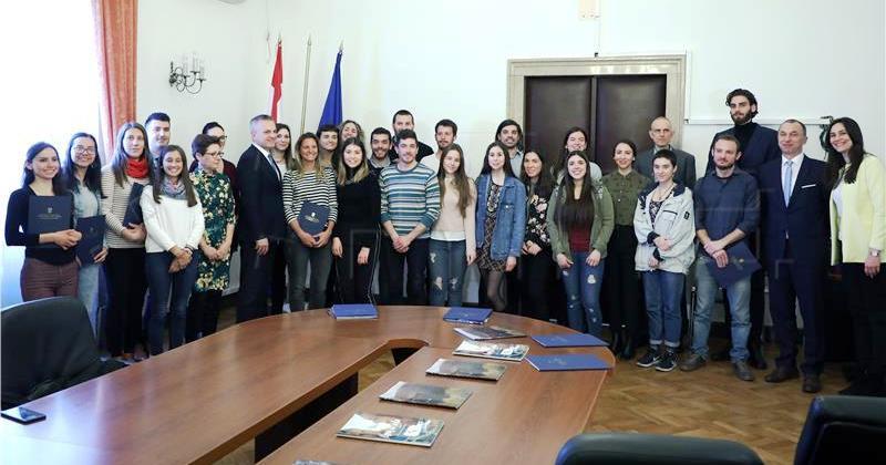 ZA PROGRAME NACIONALNE MANJINE Hrvatska izdvaja 5 milijuna kuna u 12 europskih država