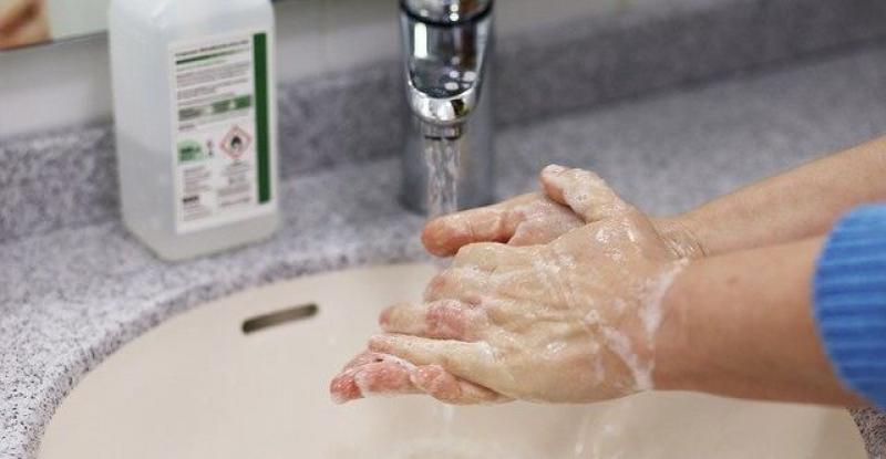 NAPRAVITE SAMI Učinkovito dezinfekcijsko sredstvo za ruke