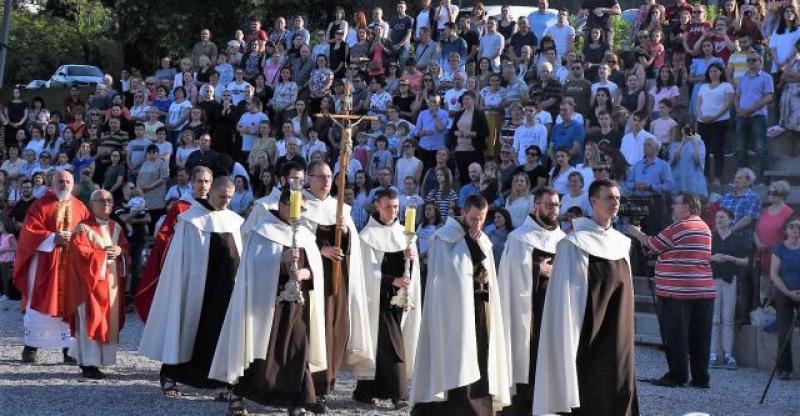 PROŽET ĆE VAS TRNCI OD OVE OBJAVE Pater Ike Mandurić objasnio zašto nam se ovo događa
