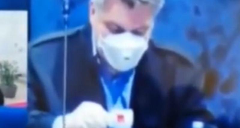 (VIDEO) PREDSJEDNIK MILANOVIĆ SVE NAS JE NASMIJAO Pogledajte kako izgleda ispijanje kave u doba korone