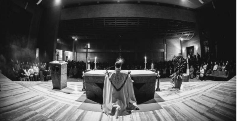 (VIDEO) STUDENTSKI VJERONAUK DON DAMIRA STOJIĆA Uslijed potresa je isplivalo Bogoljublje i čovjekoljublje