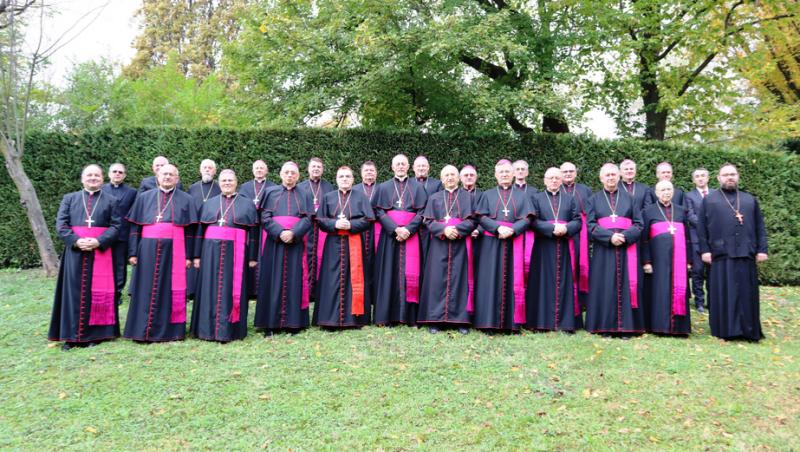 HRVATIMA U DOMOVINI I ISELJENIŠTVU Hrvatski biskupi uputili uskrsnu poruku i čestitke
