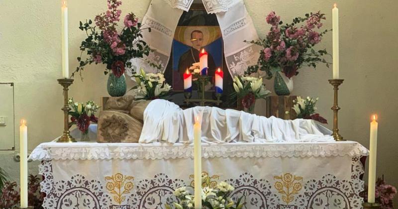 SPOMEN NA ISUSOV POČINAK U GROBU Blagoslovljen vam dan tišine i molitve, blagoslovljena vam Velika subota