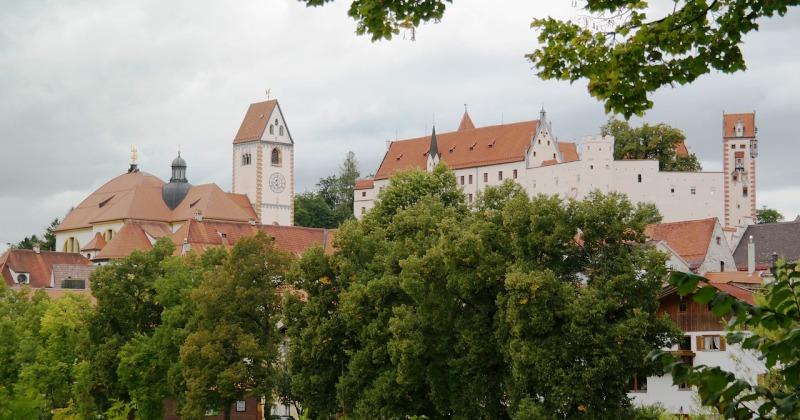 NJEMAČKI BISKUPI RAZOČARANI ZBOG DALJNJE ZABRANE ODRŽAVANJA VJERSKIH SLAVLJA U CRKVAMA Traže mogućnost održavanja misa uz poštivanje higijenskih i mjera socijalne distance
