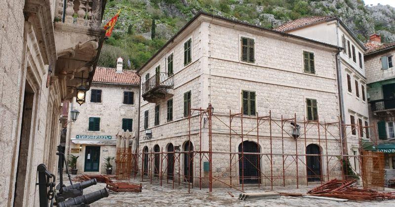 NAKON VIŠEGODIŠNJEG ČEKANJA Dobra vijest za hrvatsku zajednicu u Crnoj Gori, počela obnova zgrade Generalnog konzulata RH u Kotoru