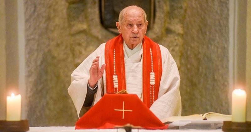 NAJSTARIJI NJEMAČKI SVEĆENIK U BISKUPIJI FULDA VELEČASNI BRUNO KANT PROSLAVIO 104. ROĐENDAN I dan danas nosi svetu pričest u domove starijih i bolesnih