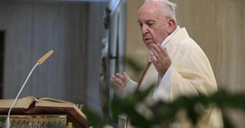 PAPA MOLIO ZA ŽRTVE KORONAVIRUSA Umrli su sami bez milovanja svojih najmilijih, a mnogi nisu imali ni sprovod