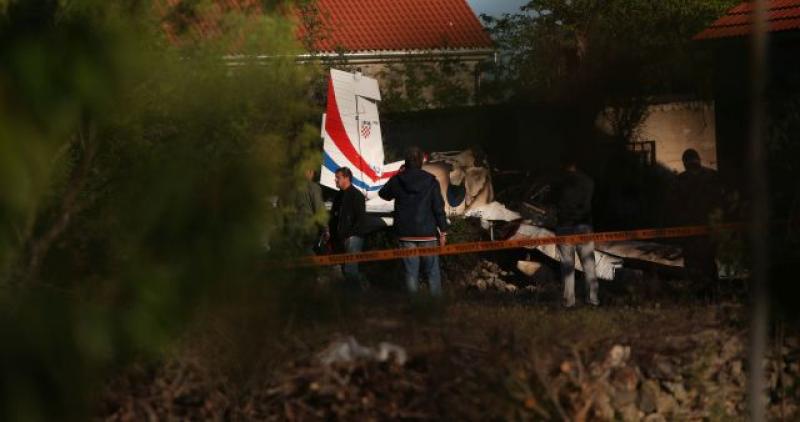 U PADU VOJNOG ŠKOLSKOG AVIONA POGINULA DVA PRIPADNIKA HRZ-A Sućut Predsjednika Republike i premijera obiteljima poginulih pilota
