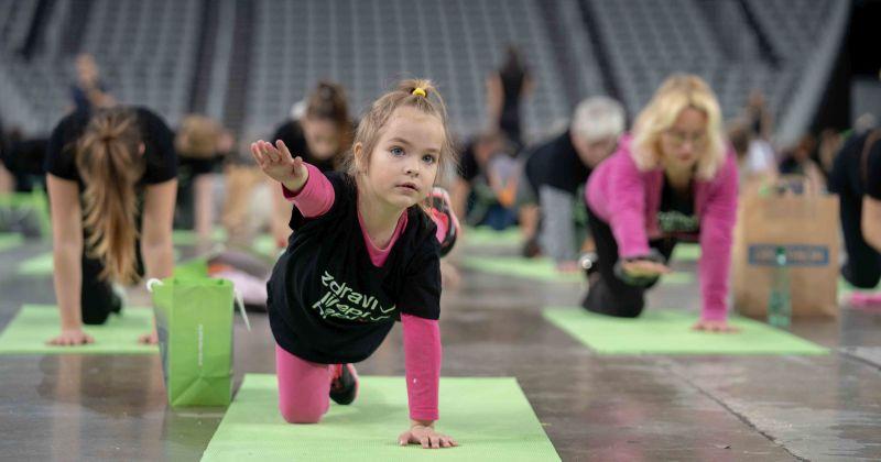 KAKO POTAKNUTI DJECU NA VJEŽBANJE Osigurajte barem tri sata tjelesne aktivnosti dnevno
