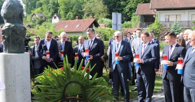U VELIKOM TRGOVIŠĆU OBILJEŽENA 98. GODIŠNJICA ROĐENJA PRVOG PREDSJEDNIKA REPUBLIKE HRVATSKE Plenković: 'Uloga dr. Tuđmana u stvaranju hrvatske države ostaje trajna vrijednost'