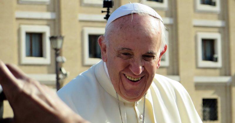 BAZILIKA SV. PETRA PONOVNO OTVORENA Vjernici sudjelovali na misi koju je papa Franjo slavio u kapeli