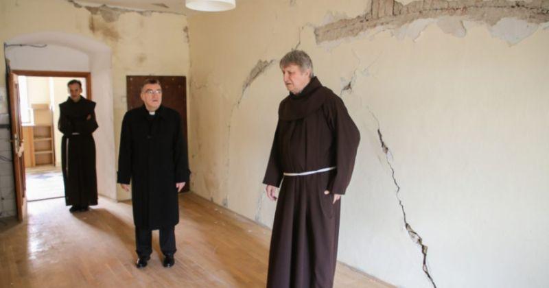 POSLJEDICE NAKON POTRESA Kardinal Bozanić obišao crkvu Sv. Franje Asiškog