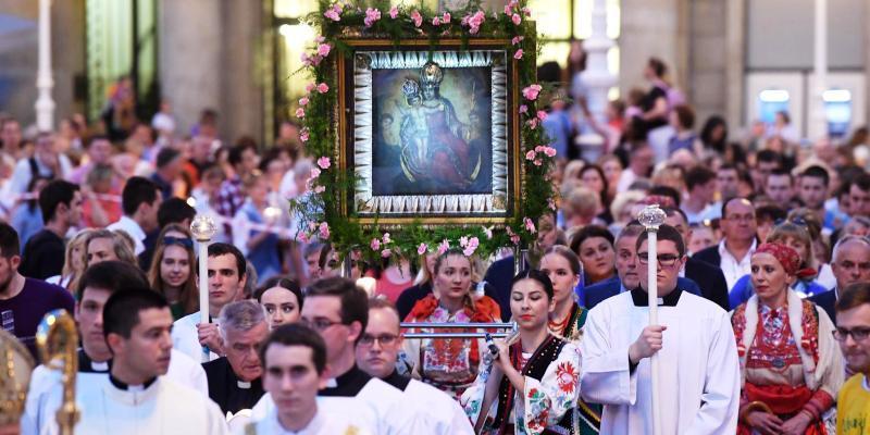 ZAGREB - PROSLAVA BLAGDANA MAJKE BOŽJE OD KAMENTIH VRATA U NEDJELJU, 31. SVIBNJA Cijelonoćno klanjanje pred Presvetim Oltarskim Sakramentom u petak, 29. svibnja