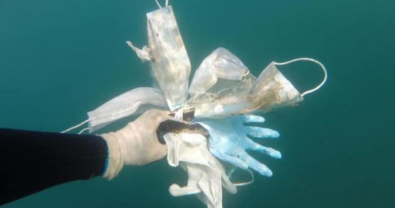 (FOTO) TUŽNI I STRAVIČNI PRIZORI S DNA SREDOZEMNOG MORA Sve je prepuno jednokratnih rukavica i maski